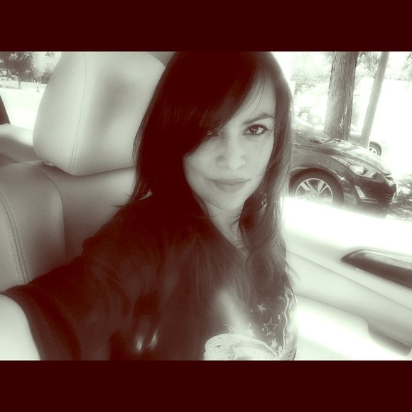 Meet your Posher, Vicky - Picture 3 of 6